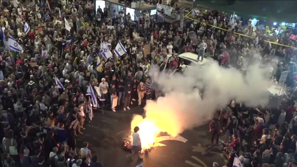 Mass protests in Tel Aviv after Netanyahu's order to resume fighting in Gaza