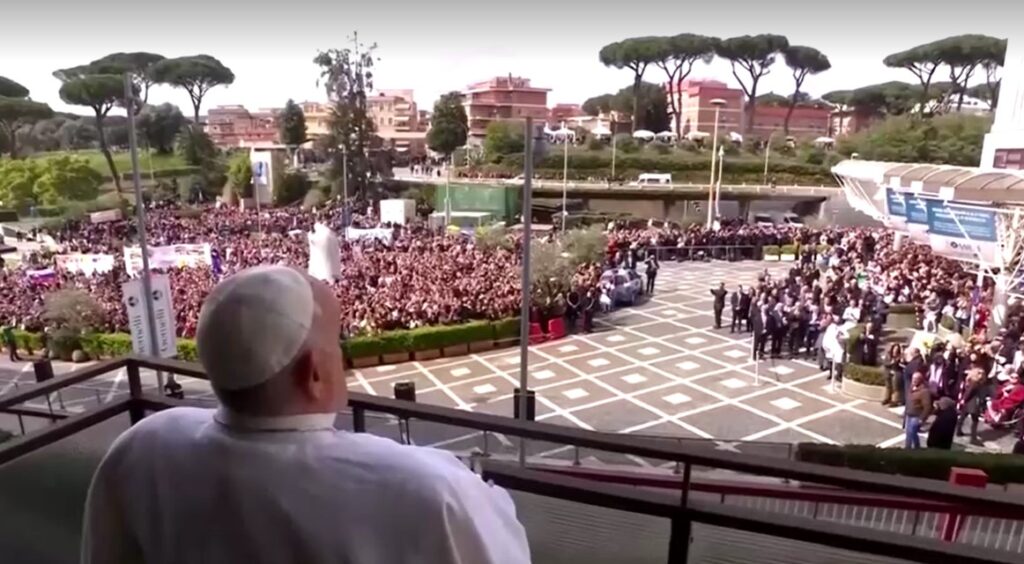 Pope Francis meets well wishers befire leaving hospital