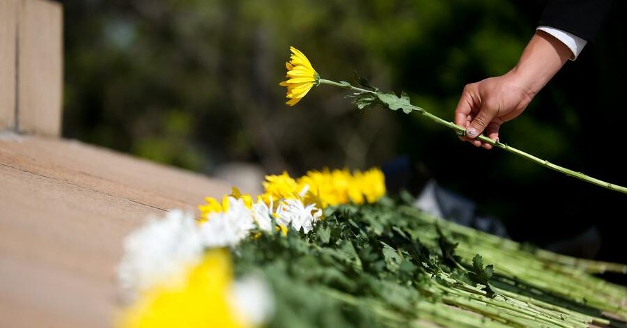 flower put on tomb
