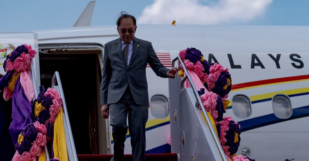 Malaysian PM arrives for working visit in Thailand