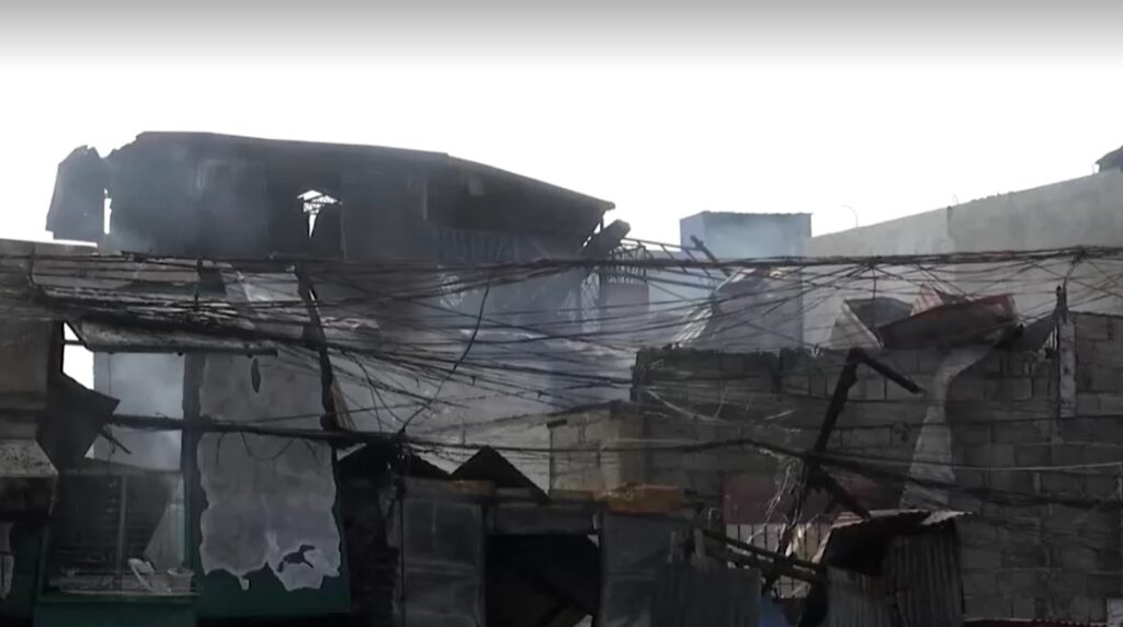 Massive fire destroys hundreds of homes in Manila 