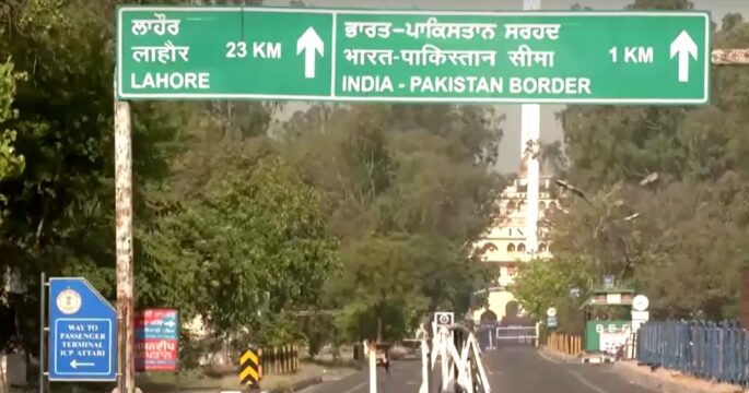 traffic sign of India-Pakistan border