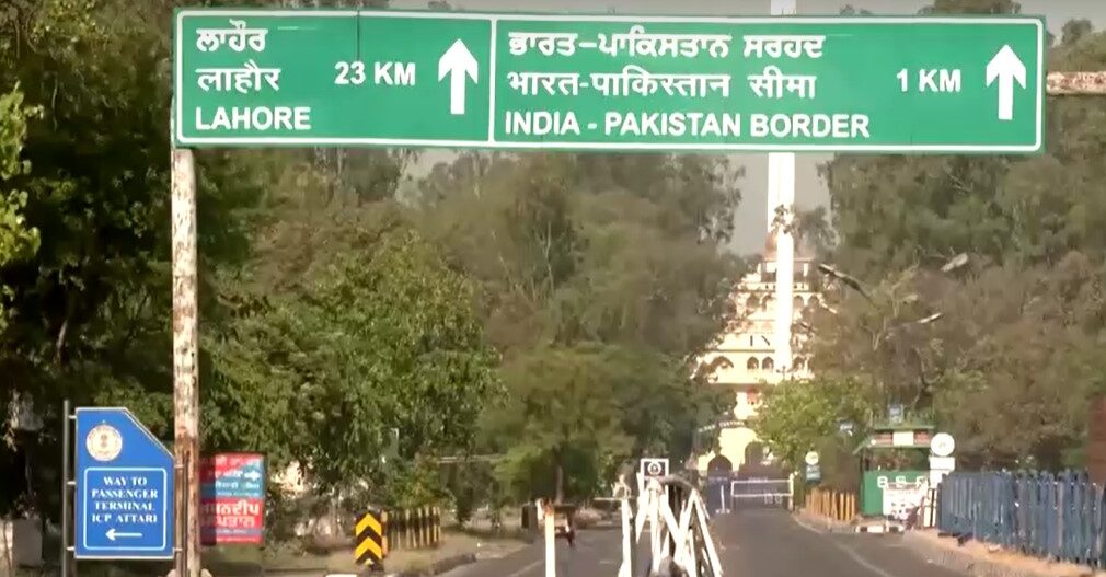 traffic sign of India-Pakistan border
