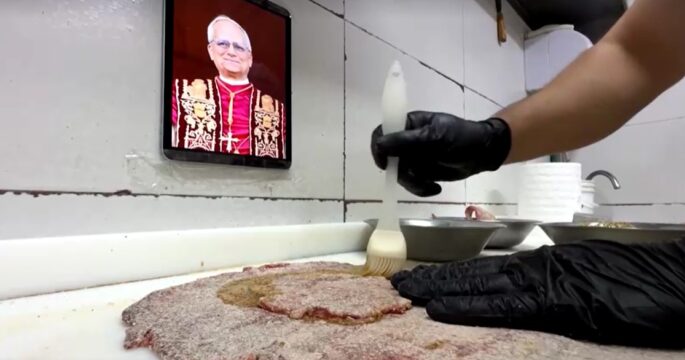 Argentine chef pays homage to Pope Leo XIV with carne-caricature