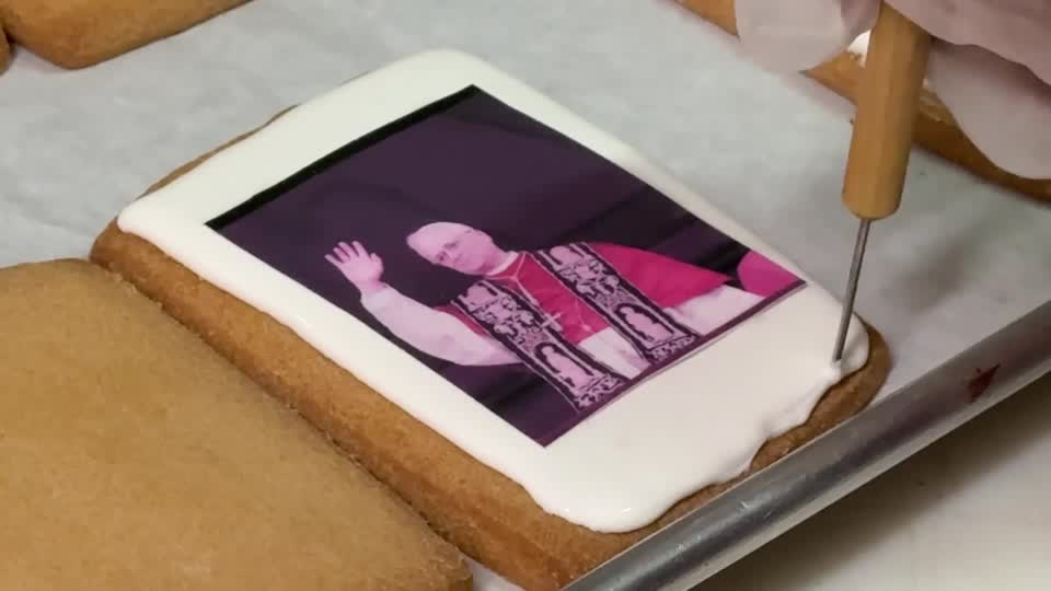 NYC pastry shop bakes Pope Leo XIV cookies