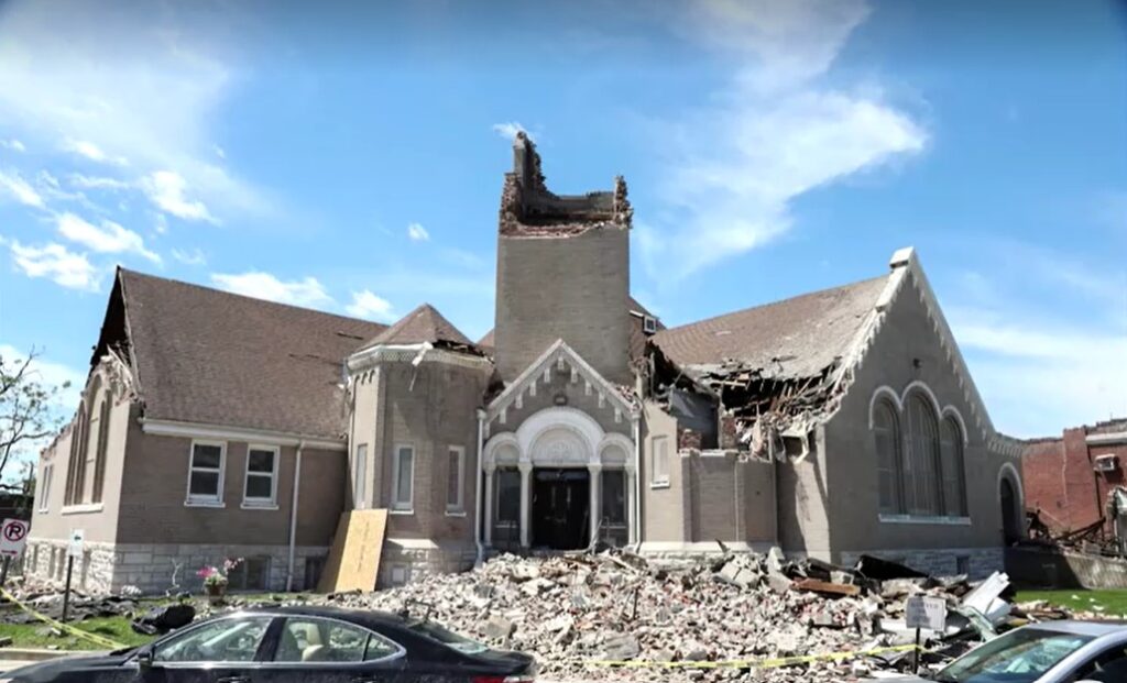 Tornado rips through St. Louis