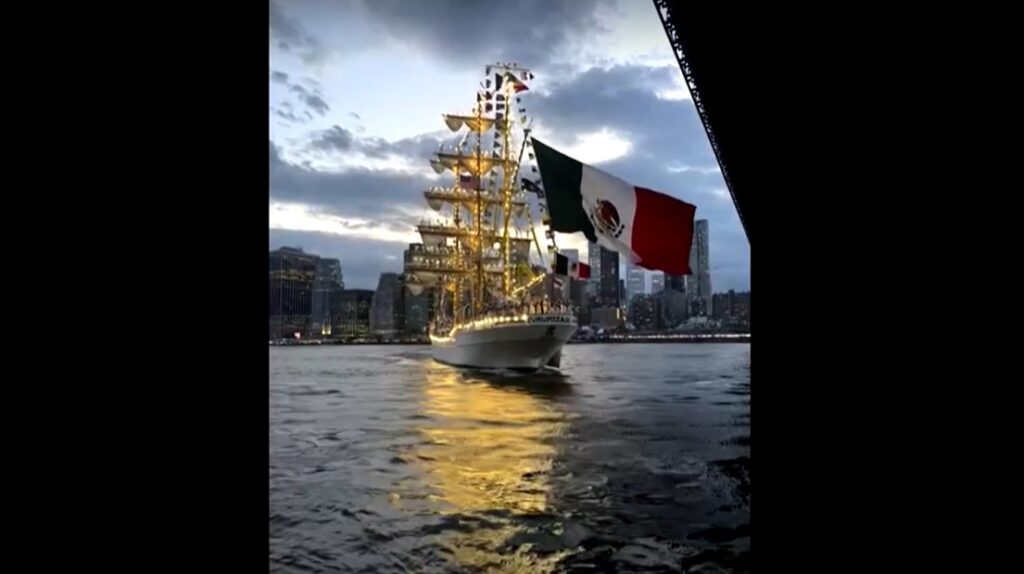 MOMENT Mexican navy ship crashes into Brooklyn Bridge 