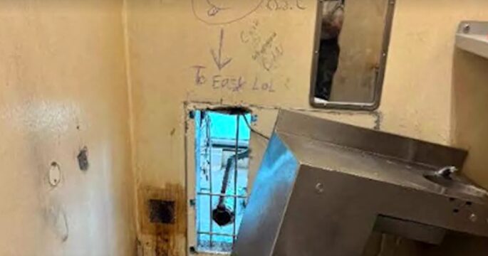 Daring prison escape caught on video as 7 prisoners remain at large