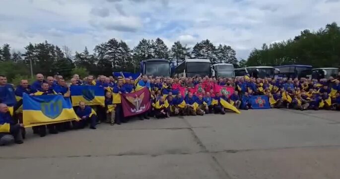 Ukraine says 307 soldiers return home in POW swap with Russia on May 24,2025