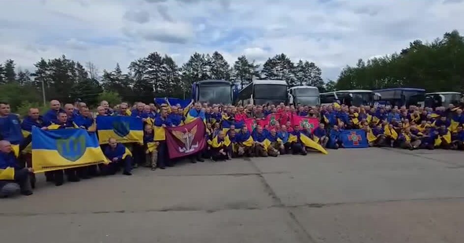 Ukraine says 307 soldiers return home in POW swap with Russia on May 24,2025