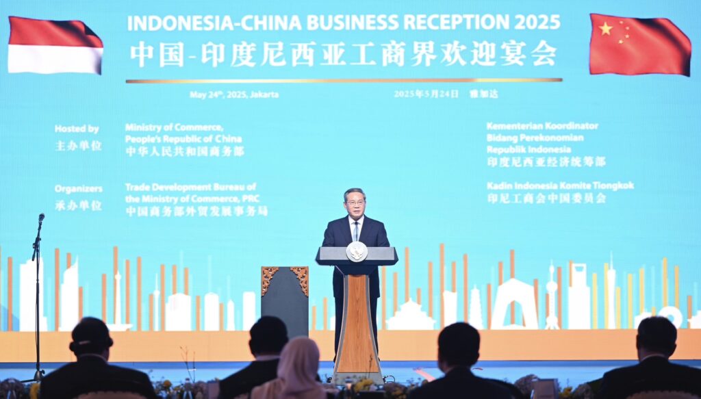 Chinese Premier gives speech in Indonesia