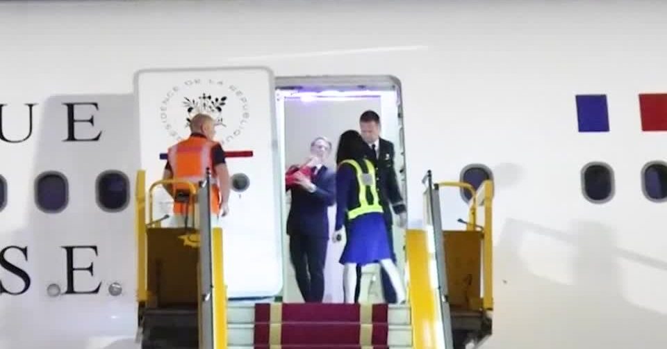 Macron's face gets pushed away by hand in Vietnam