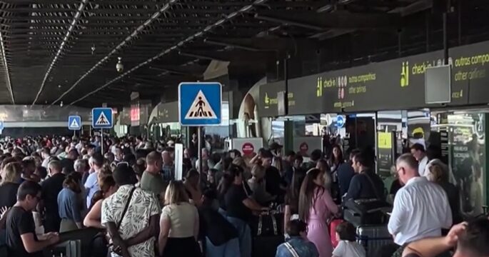 passengers strand at Lisbon airport, Portugal after power outage