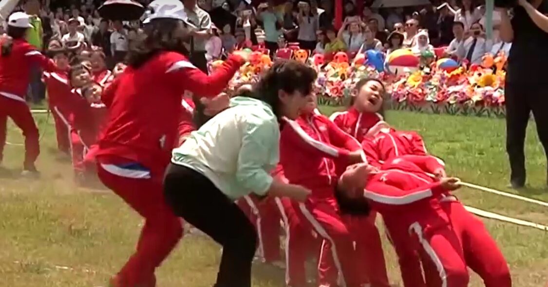 tug-of-war at Pyongyang's Taesongsan Pleasure Park