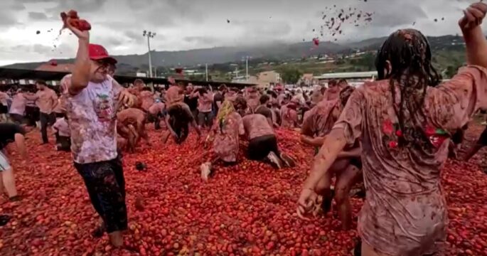 Tomatoes fly through the air in Colombia's Gran Tomatina festival