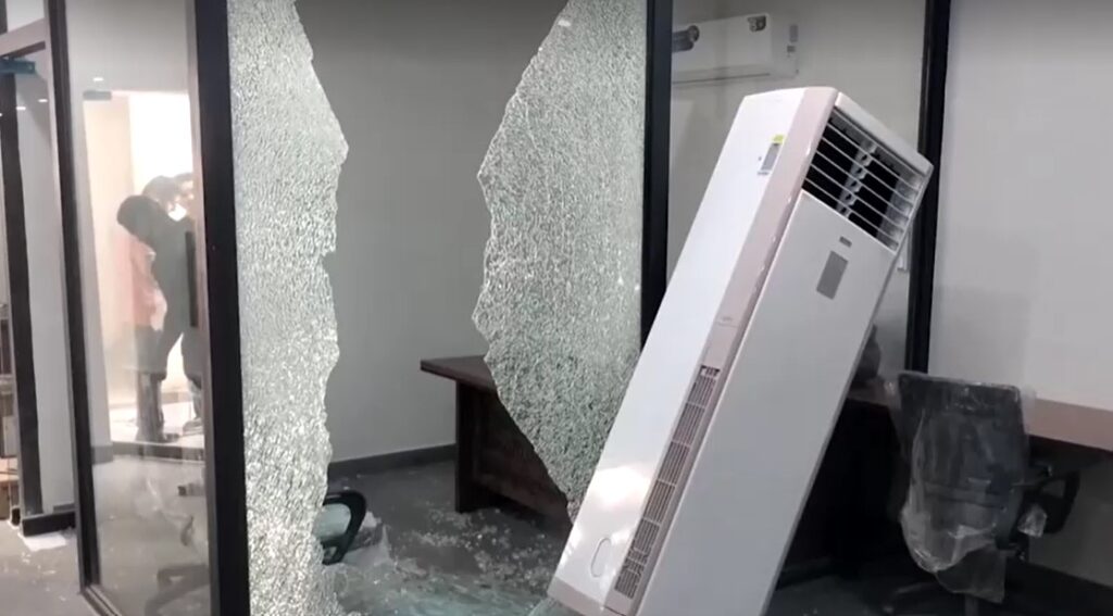damages in prison in Pakistan where hundreds of inmates escape after earthquakes