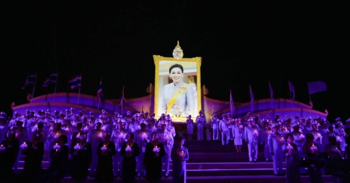 จุดเทียนถวายพระพรชัยมงคล