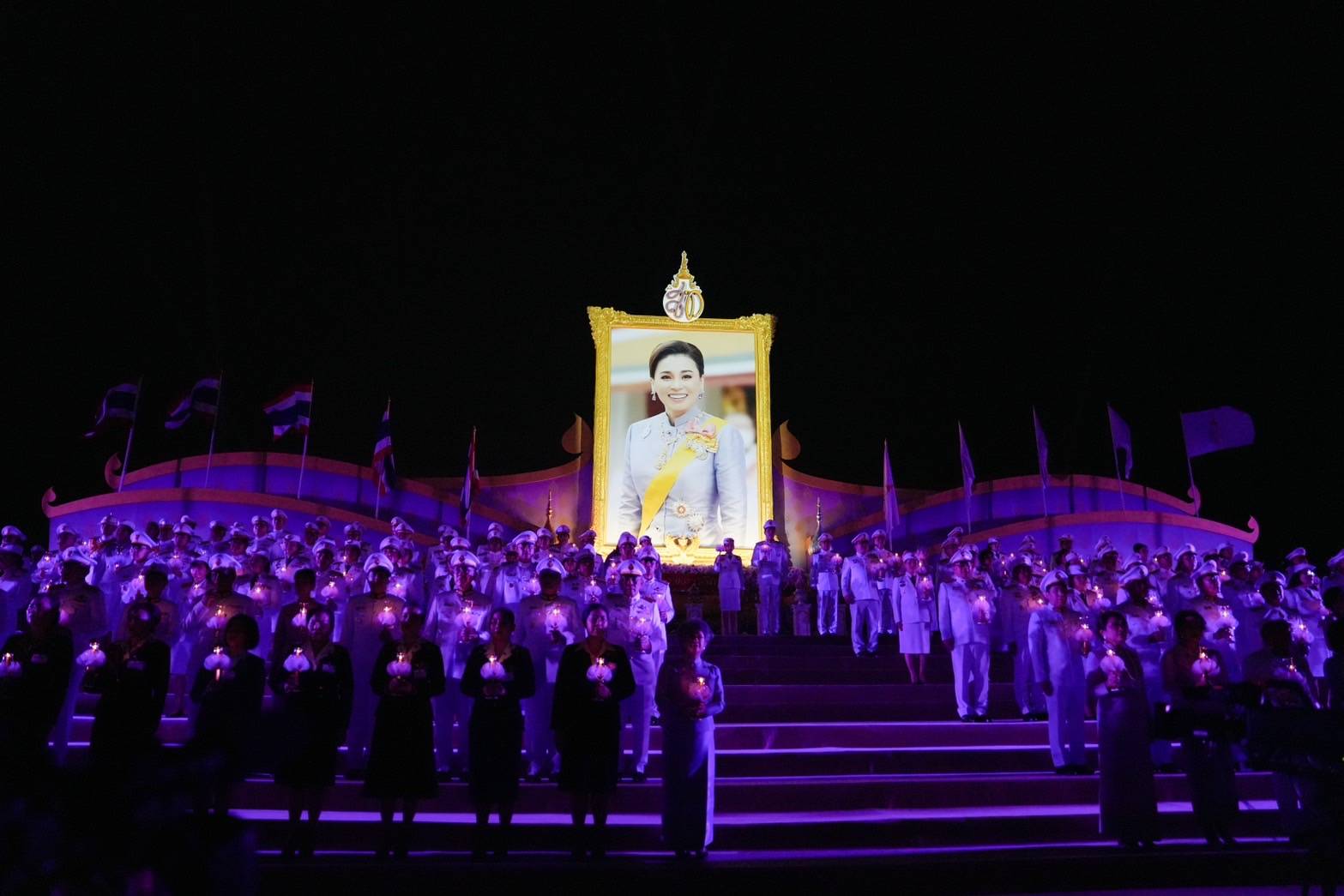 จุดเทียนถวายพระพรชัยมงคล