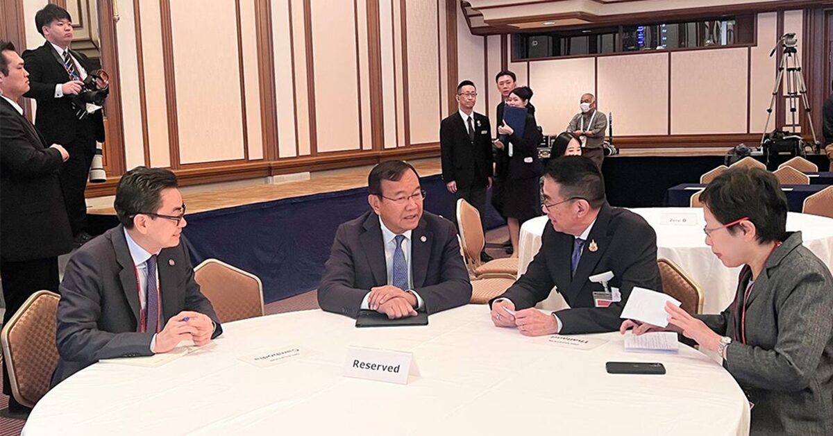 Cambodia Foreign Minister met with his Thai counterpart on May 30 cr. Cambodia Foreign ministry