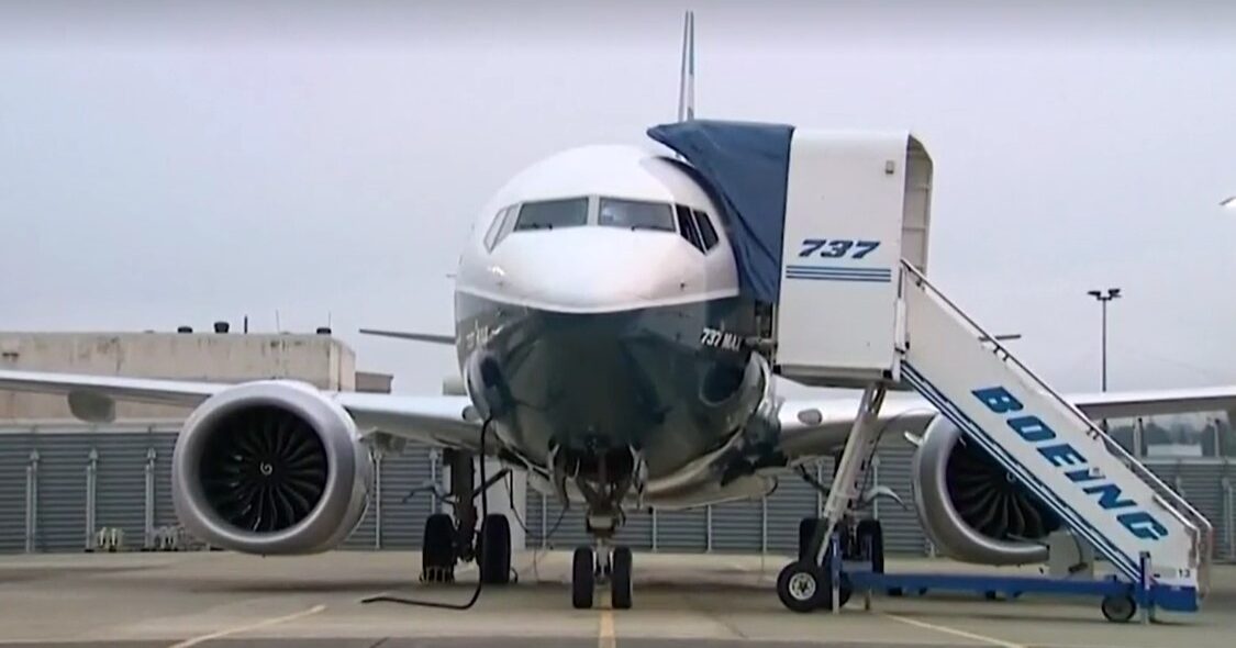 front view of Boeing 737