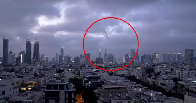 missile seen in Tel Aviv with indicated circle