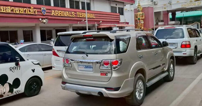 cars at Poipet crossing gate