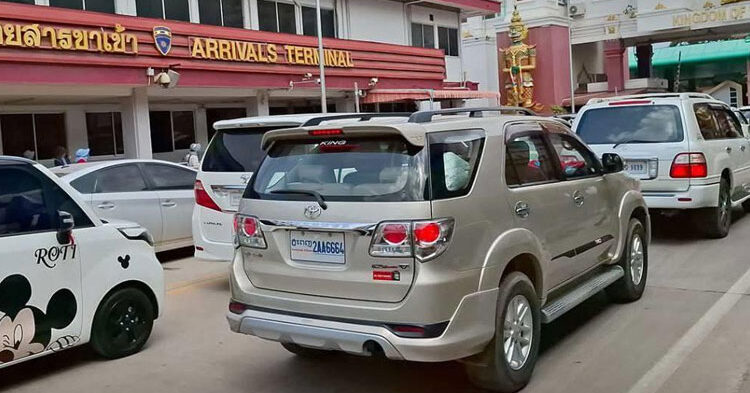 cars at Poipet crossing gate
