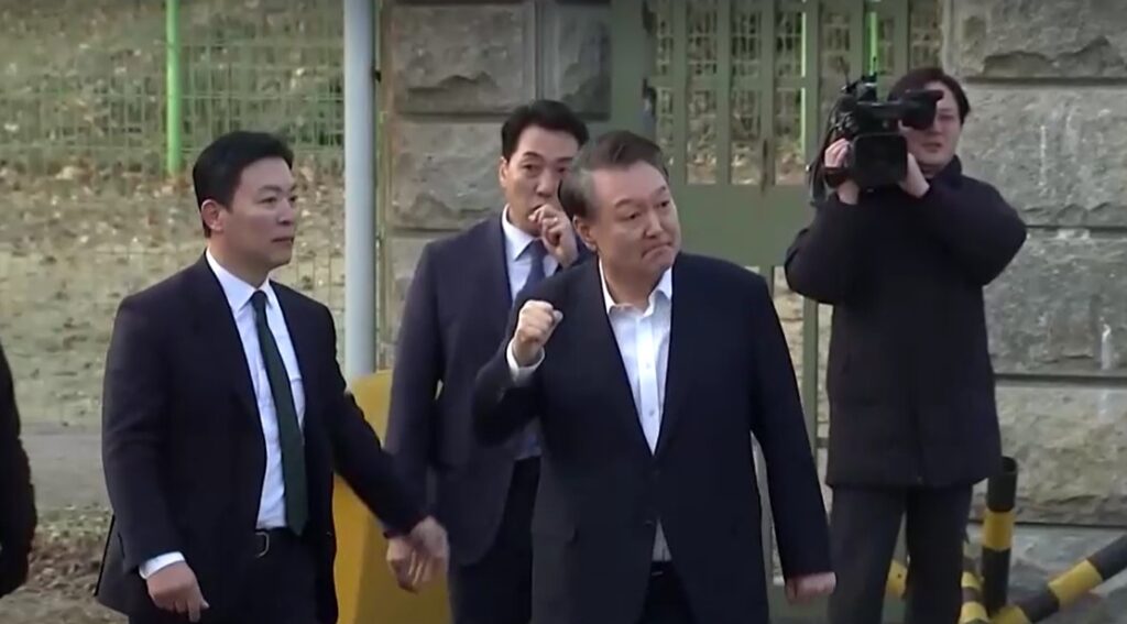 Yoon Seok-Yeol walks out from detention in March 2025