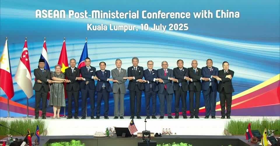 ASEAN, China affirm free trade cooperation amid 'challenging times'