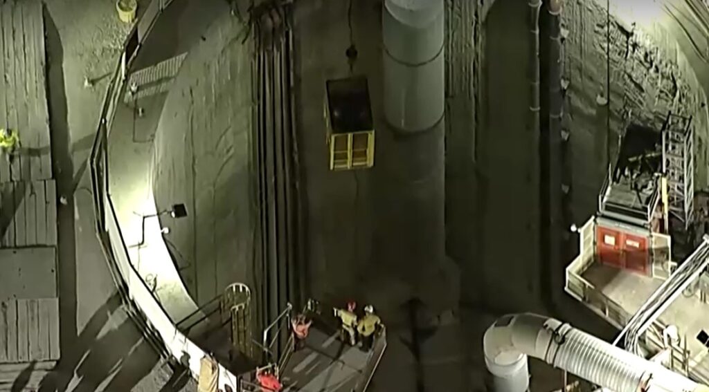 Workers lifted out of collapsed Los Angeles tunnel 