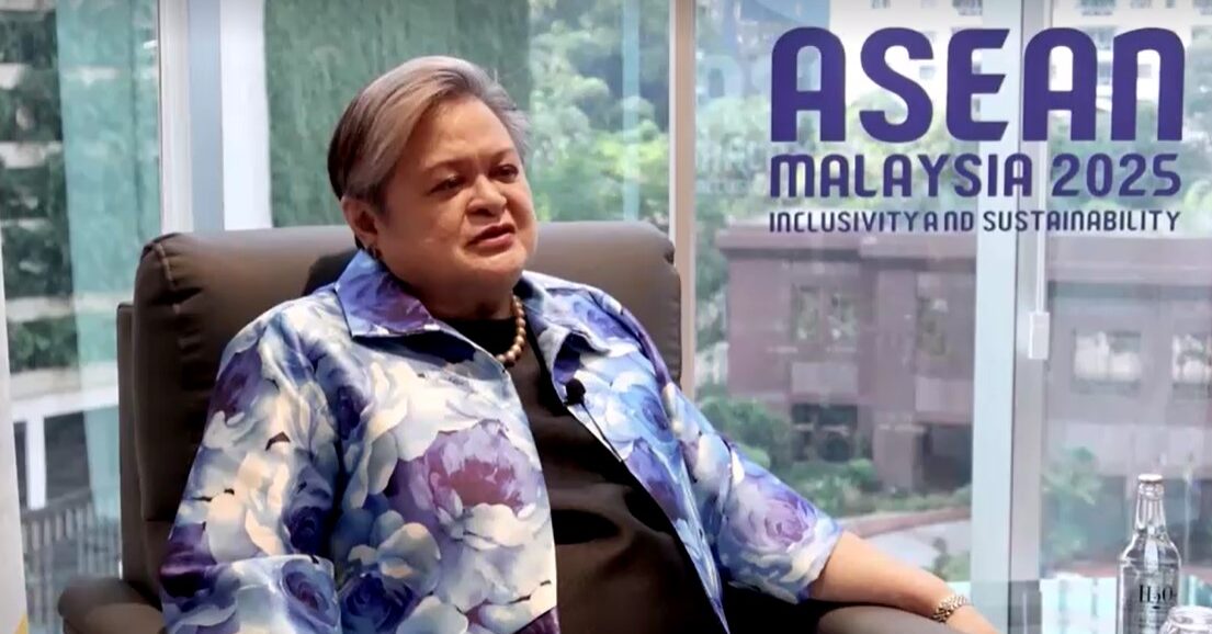 Philippines Foreign Minister gives interview in Malaysia