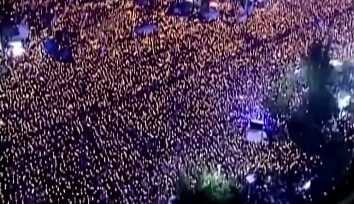 Mass protest in South Korea 2008 against US beef import