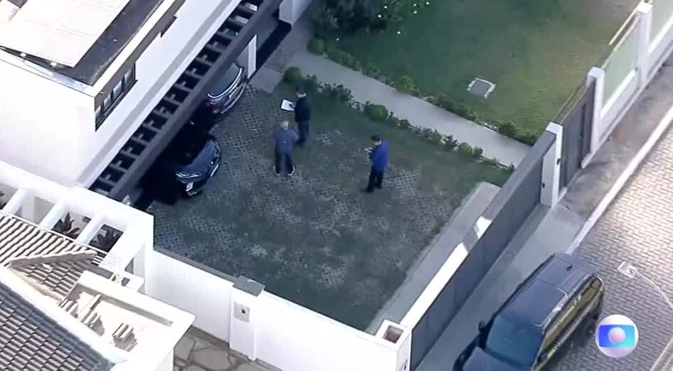 Aerial views show Brazilian police searching Bolsonaro's house