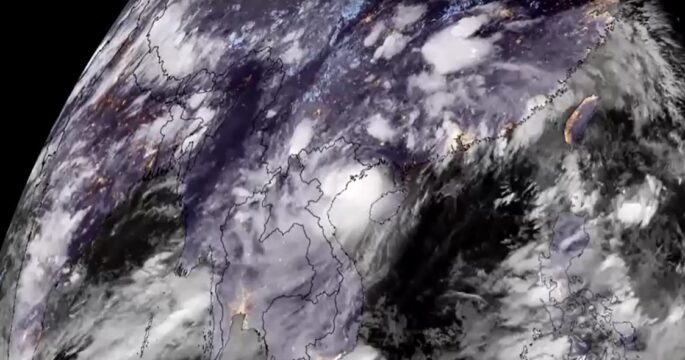 Satellite timelapse shows Typhoon Wipha making landfall