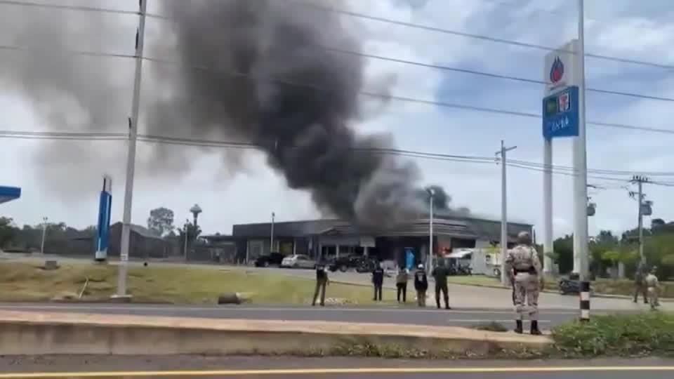 Heavy smoke and fire at Thailand gas station amid escalating border clash with Cambodia