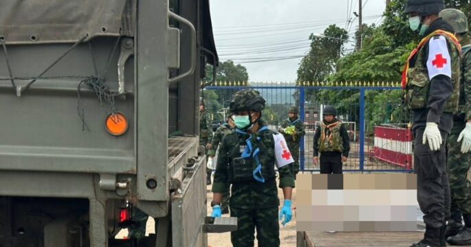 ส่งมอบศพทหารเขมร