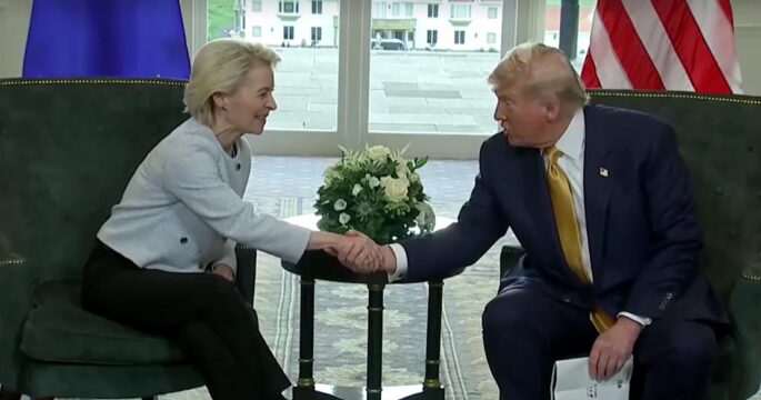 EU Der Leyen shakes hand with Trump in Scotland
