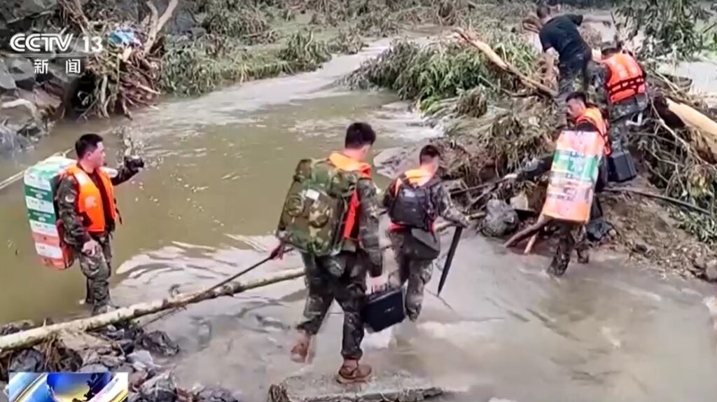 China soldiers cross river to bring supplies to flood victims