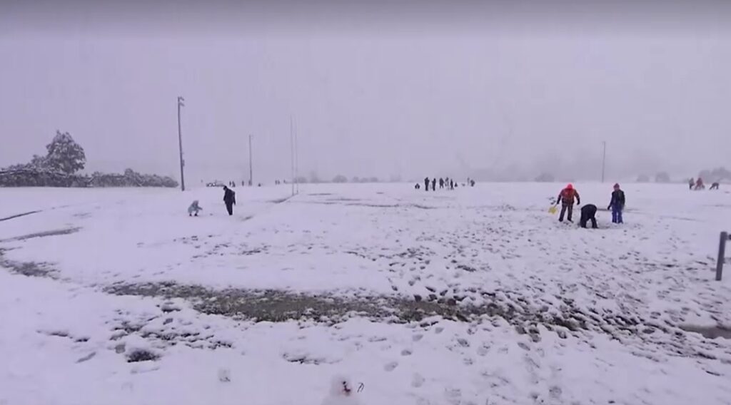 Rare snow falls in Australia's New South Wales
