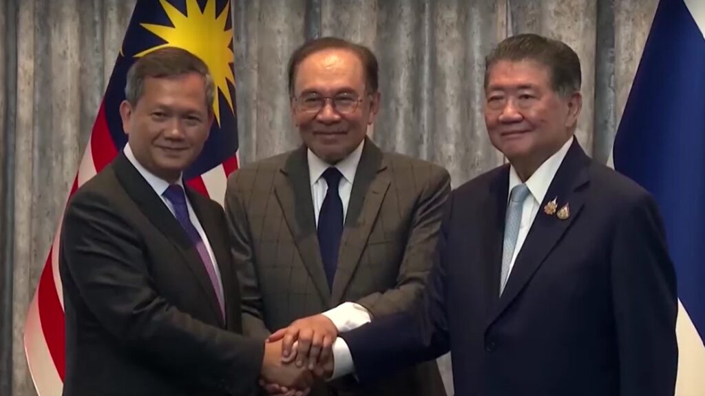 Malaysia PM as a mediator for Cambodia and Thai leaders