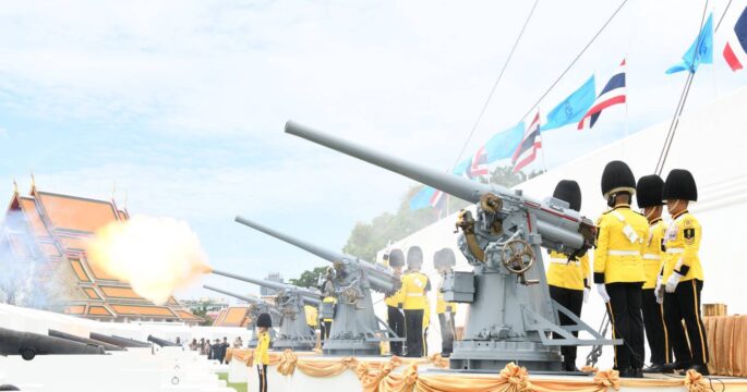 ยิงสลุตหลวงเฉลิมพระเกียรติ