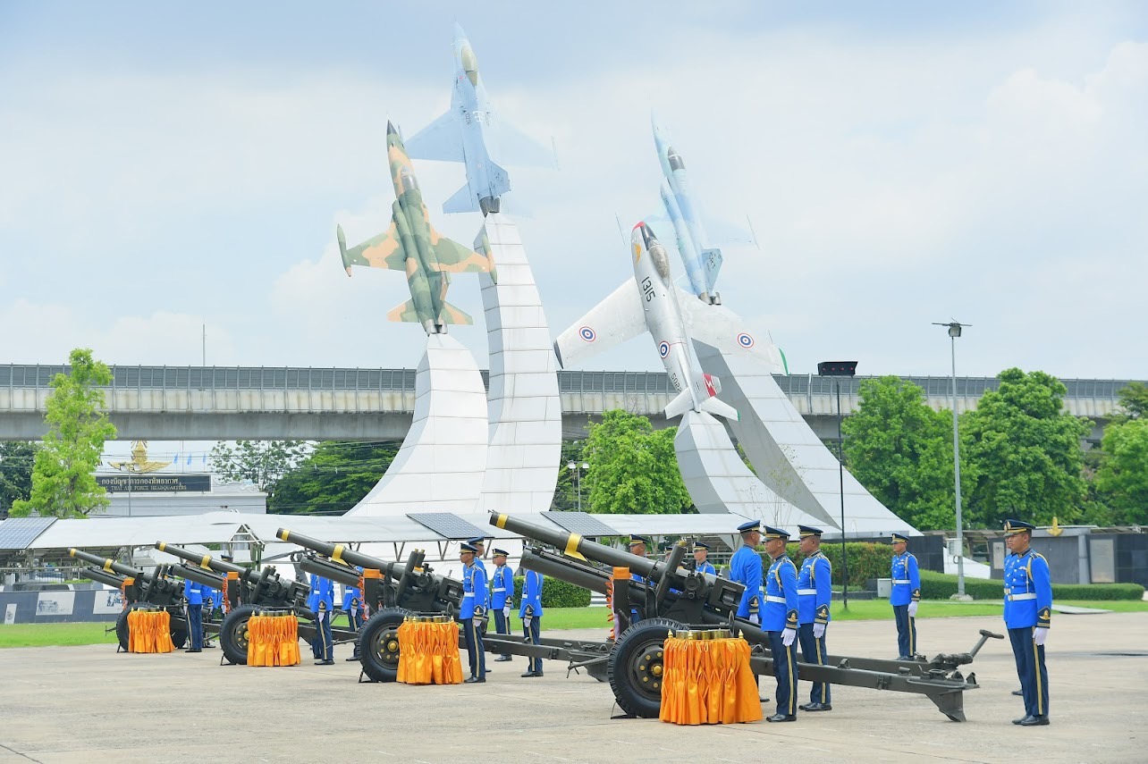 ยิงสลุตหลวงเฉลิมพระเกียรติ