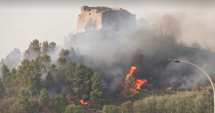 Wildfire threatens 17th century fort in Verin, Spain