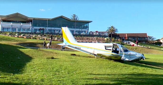 Plane makes emergency crash landing on Sydney golf course
