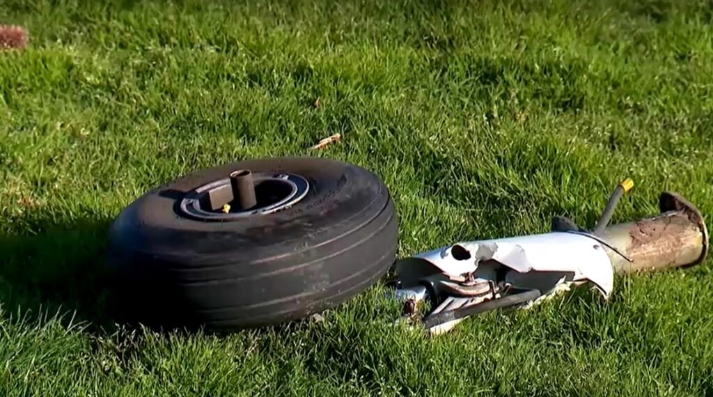 Detached wheel of plane makes emergency crash landing on Sydney golf course