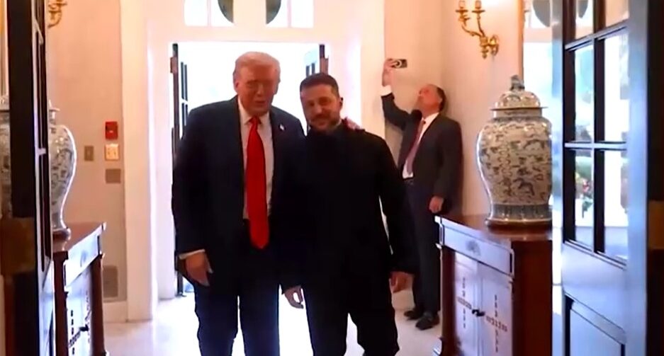 Trump puts hand on Zelensky shoulder while walking in White House