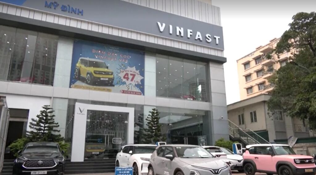 Vietnamese Vinfast car showroonท