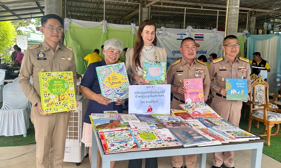Nanmee books for Kru Boonchu Home