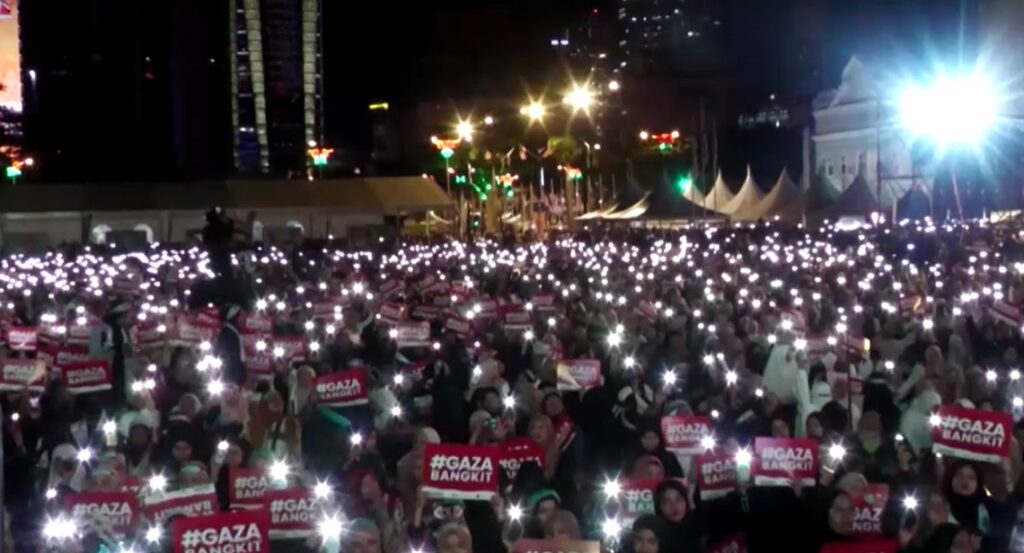 Gathering in Malaysia shown supporting for Palestine