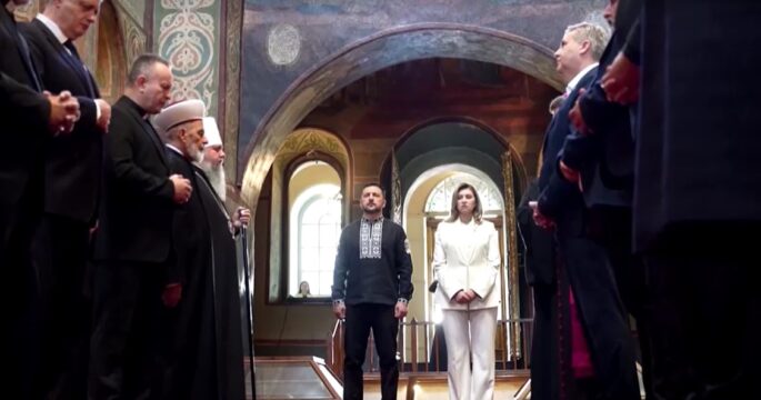 Zelenskiy and religious leaders pray for peace in Ukraine